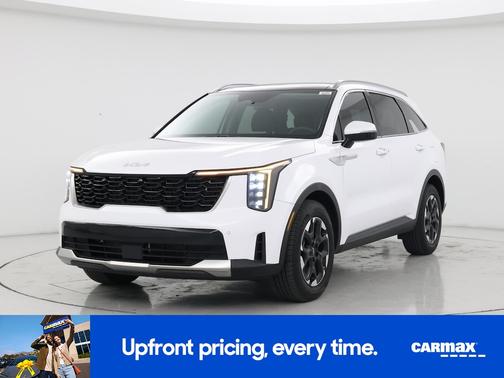 White 2024 Kia Sorento S