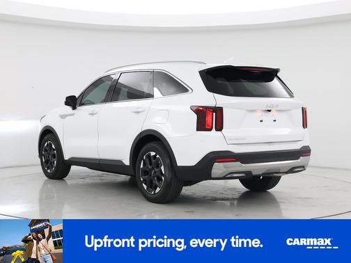 White 2024 Kia Sorento S