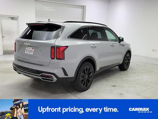 Gray 2023 Kia Sorento SX