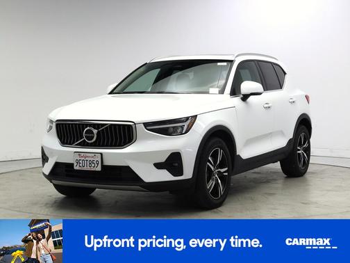 2023 Volvo XC40 B5 Plus Bright Theme