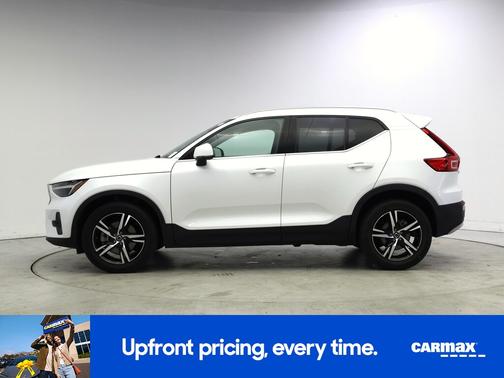 2023 Volvo XC40 B5 Plus Bright Theme