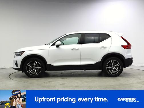 2023 Volvo XC40 B5 Plus Bright Theme