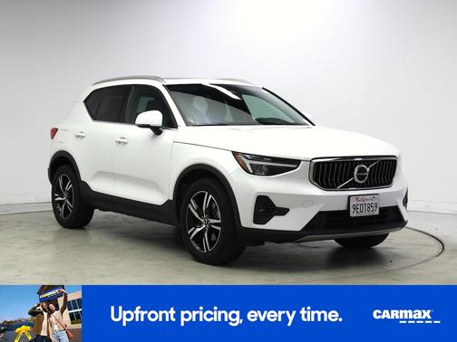 2023 Volvo XC40 B5 Plus Bright Theme