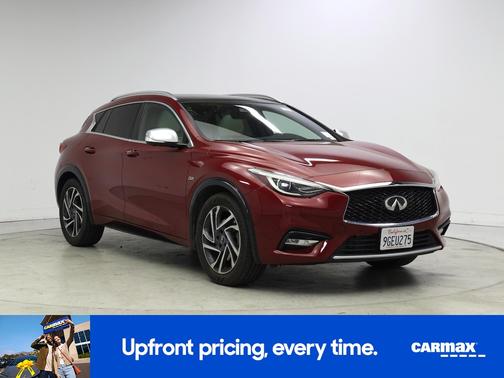 2017 INFINITI QX30 Premium