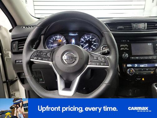 Pearl 2017 Nissan Rogue SV