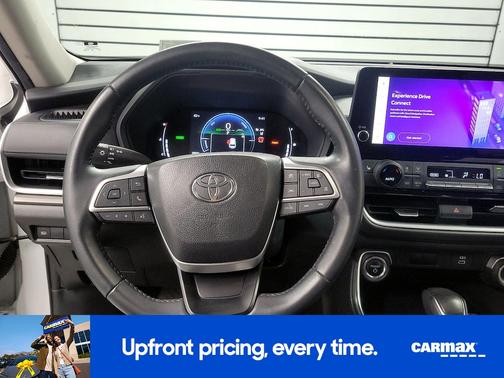 White 2024 Toyota Grand Highlander Hybrid XLE