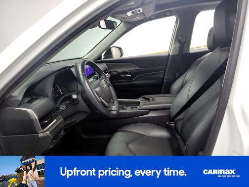 White 2024 Toyota Grand Highlander Hybrid XLE