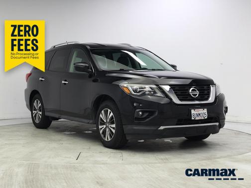 Black 2017 Nissan Pathfinder SV