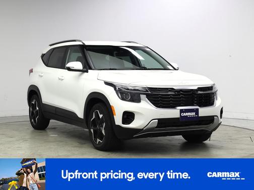White 2025 Kia Seltos S