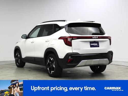 White 2025 Kia Seltos S