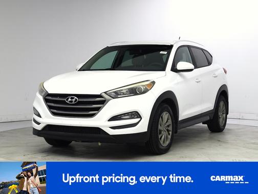 White 2016 Hyundai TUCSON SE