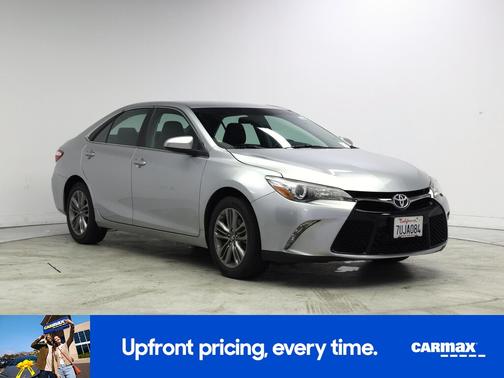 Silver 2017 Toyota Camry SE