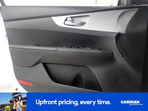 White 2023 Kia Forte LXS