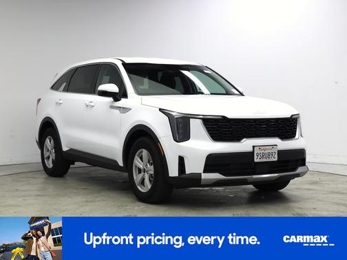 White 2025 Kia Sorento LX