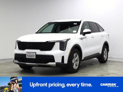 White 2025 Kia Sorento LX