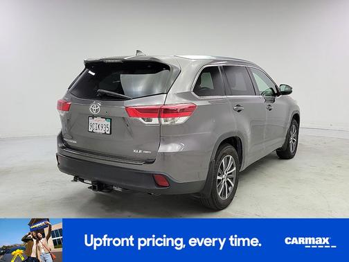 Gray 2017 Toyota Highlander XLE