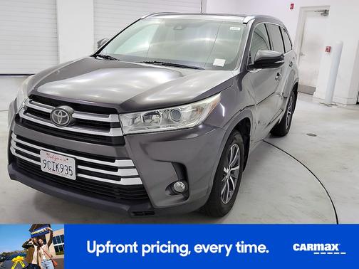 Gray 2017 Toyota Highlander XLE