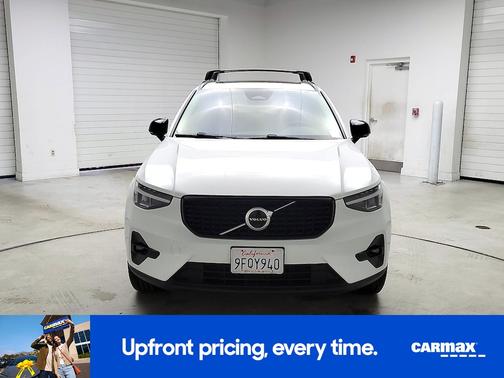 2023 Volvo XC40 B4 Ultimate Dark Theme