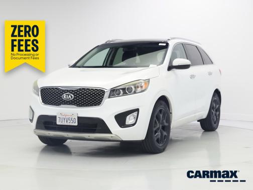 White 2017 Kia Sorento SX