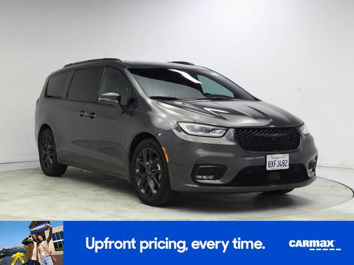 Gray 2021 Chrysler Pacifica Touring L