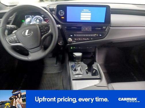 2025 Lexus ES 300h 