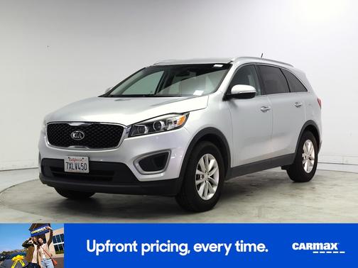 Silver 2017 Kia Sorento LX