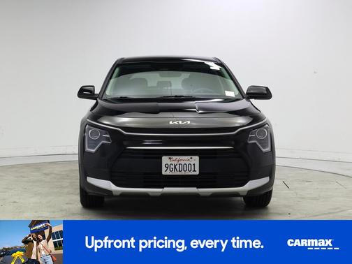 Black 2023 Kia Niro LX