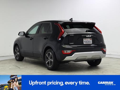 Black 2023 Kia Niro LX