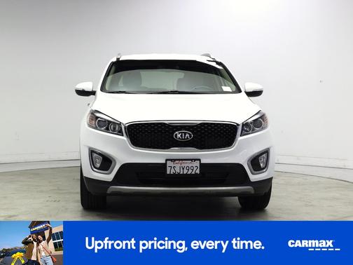 White 2016 Kia Sorento EX