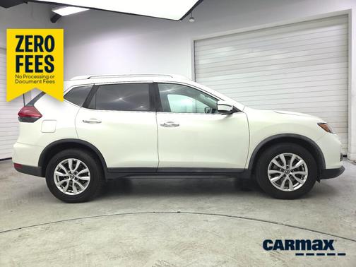 White 2018 Nissan Rogue SV