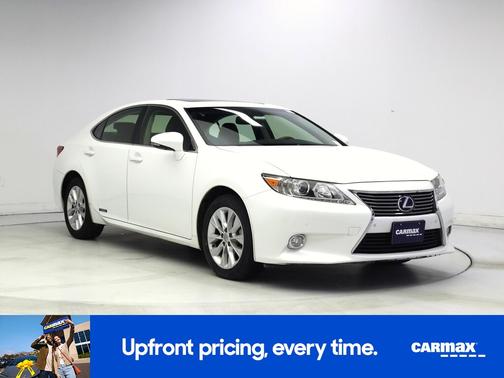 White 2015 Lexus ES 300h