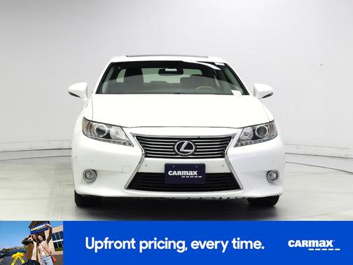 White 2015 Lexus ES 300h