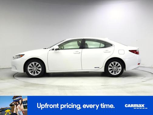 White 2015 Lexus ES 300h