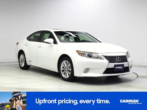 White 2015 Lexus ES 300h