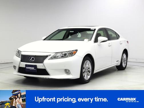White 2015 Lexus ES 300h