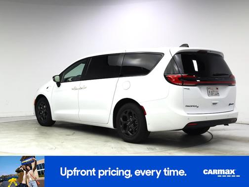 White 2023 Chrysler Pacifica Hybrid Limited
