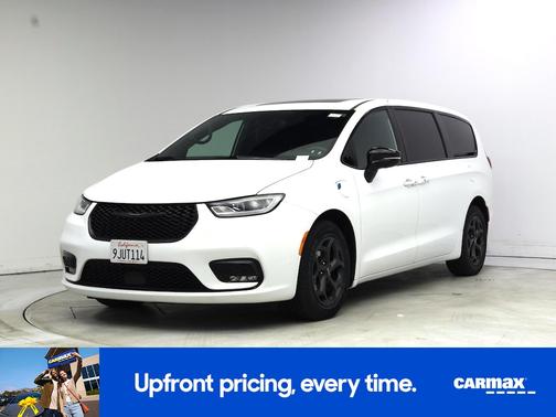 White 2023 Chrysler Pacifica Hybrid Limited