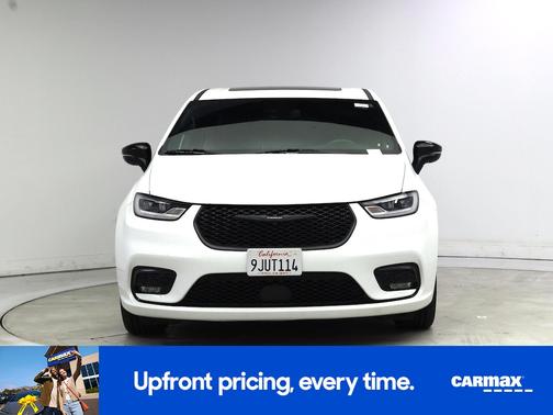 White 2023 Chrysler Pacifica Hybrid Limited