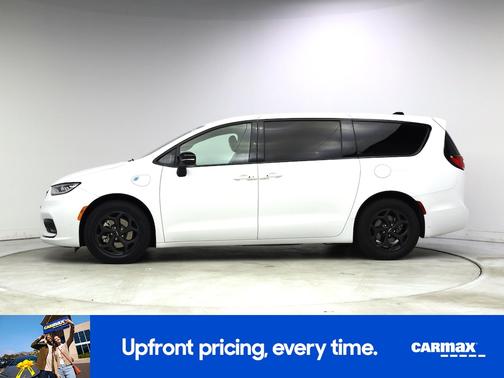 White 2023 Chrysler Pacifica Hybrid Limited