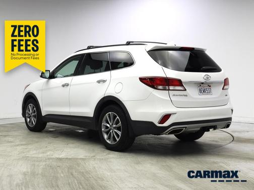 White 2018 Hyundai SANTA FE SE