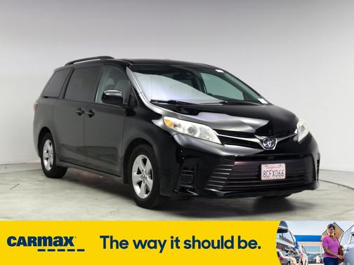2018 Toyota Sienna LE