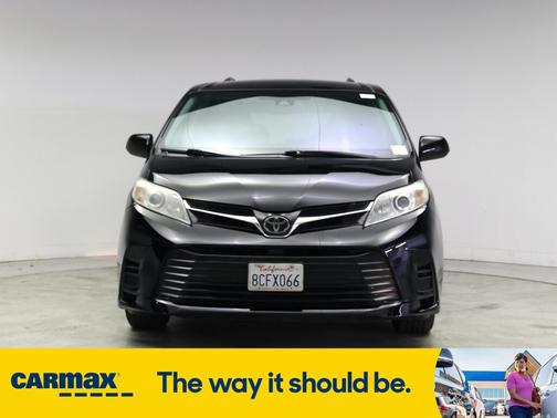 2018 Toyota Sienna LE