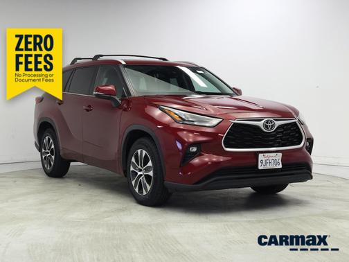Red 2022 Toyota Highlander XLE