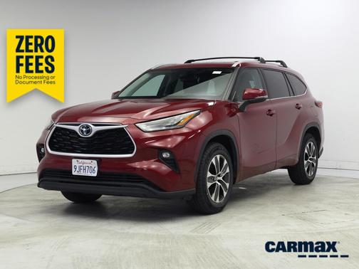Red 2022 Toyota Highlander XLE