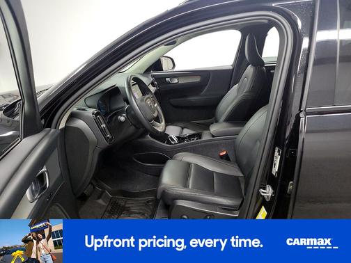 Black 2025 Volvo XC40 B5 Plus Dark Theme