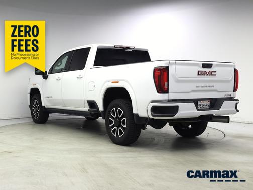 White 2023 GMC Sierra 2500 AT4