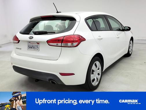 White 2016 Kia Forte LX