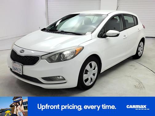 White 2016 Kia Forte LX