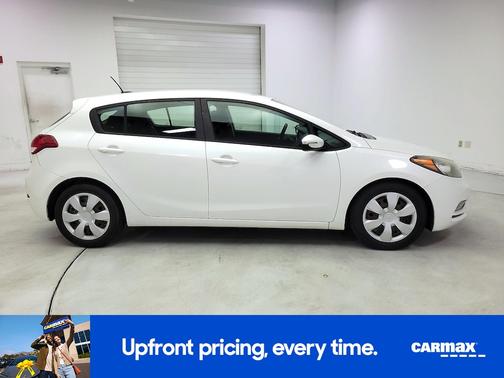 White 2016 Kia Forte LX