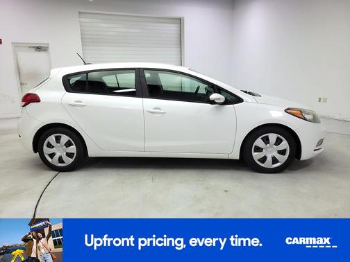 White 2016 Kia Forte LX